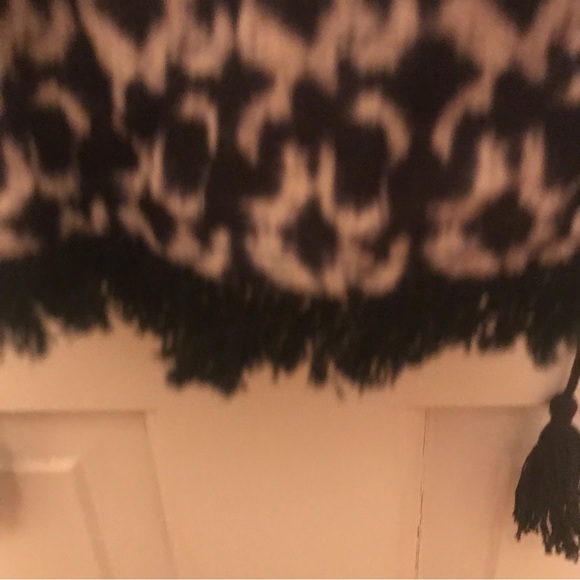 NWT Alter’d state fun black and white tank. It has a fringe around the bottom. - Picture 7 of 14